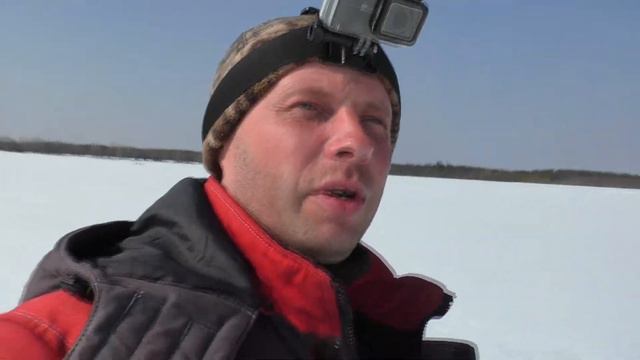 Весенняя рыбалка на щуку и налима.Мы снова с уловом!Рыбалка на озере,снимаем улов с донок и жерлиц. смотреть онлайн