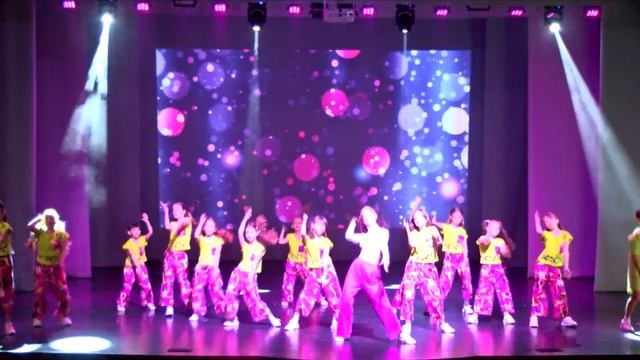 Студия современного танца "STEP", номер "Малинки" смотреть онлайн