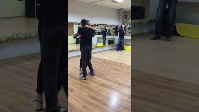 Kizomba's demo after class: saida combination with estrella. смотреть онлайн