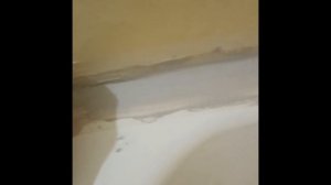 Как заделать щель межу ванной и стеной / Плинтус для ванны