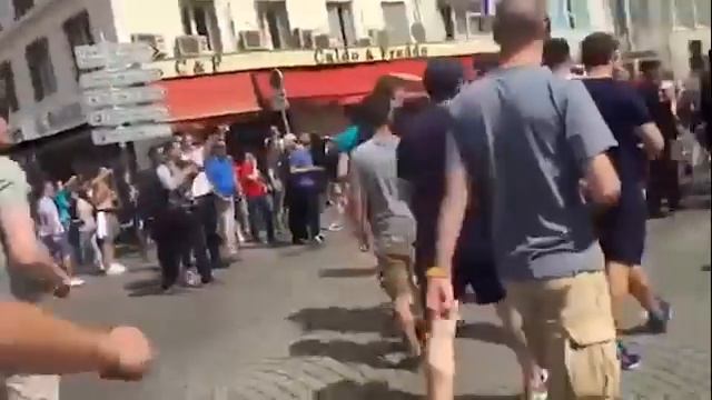 Русские поют Катюшу в Марселе / Russian fans sing Katyusha in Marseille смотреть онлайн