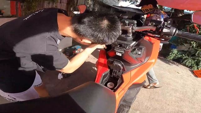 HONDA ADV 150 Passing Light, MINI DRIVING LIGHT Installation & BOSCH AIR HORN Installation смотреть онлайн