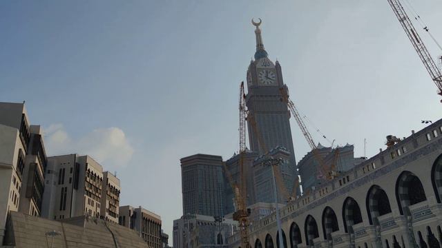Мекка. Мечеть Аль Харам и Абрадж Аль Бейт#hajj#umrah#saudiarabia#mecca#makkah#хадж#умра#альхарам смотреть онлайн