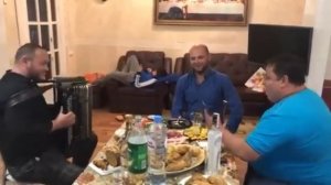 Цыгане поют дома. Красиво  ??????