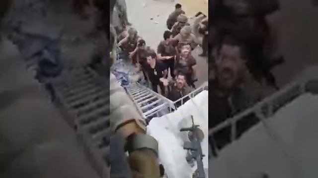 Миротворческие силы Азербайджана спасают детей в аэропорту Кабула.(Афганистан) смотреть онлайн