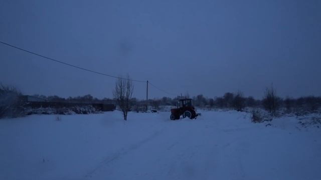 Трактор Т-25.Чистка снега.Универсальный прицепной клин смотреть онлайн