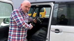 Honda N-Box Custom или не Custom: какой выбрать?