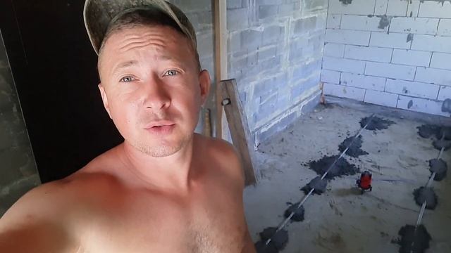 Продолжаю строить пристройку/ Уложил профлист/ Черновой бетонный пол/ Переношу внутреннюю дверь смотреть онлайн