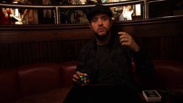 How To Solve A Rubix's Cube - Cheat ! смотреть онлайн