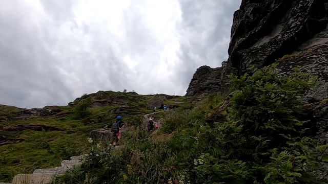 Hiking in Norway: Reinebringen (a LONG set of stairs) смотреть онлайн