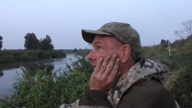 Саня, где трофей?! Ловля сома на мелководье. Рыбалка на реке Свислочь в Беларуси. смотреть онлайн