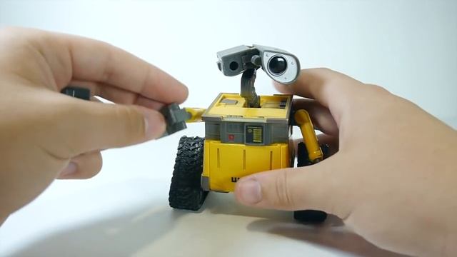 Video Review Of The U-Repair Wall-E Figure
