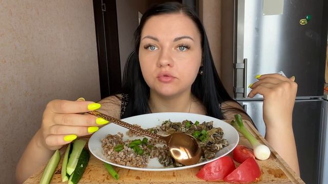 Грибы в сметане и гречка ? мукбанг/ Mukbang/ Korza HYDEET / корза худеет / No Asrm