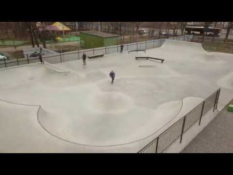 Скейтпарк после зимы. Город Электросталь, апрель 2019 г. смотреть онлайн