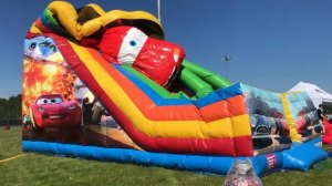 Как надувается детский батут «Тачки»