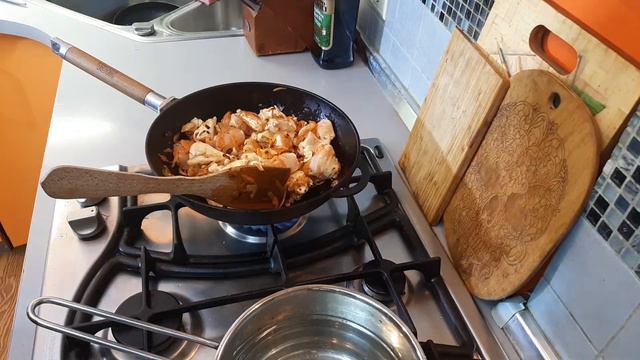 Курица в кисло-сладком соусе смотреть онлайн