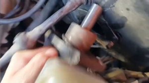 Опель Вектра а,снимаю и осматриваю главный тормозной цилиндр.