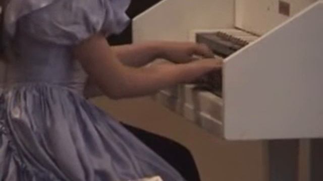 Алиса и Юра за клавесином вдвоем смотреть онлайн