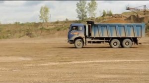 Самосвал FAW 6 х 4 J5 на погрузке в карьере!