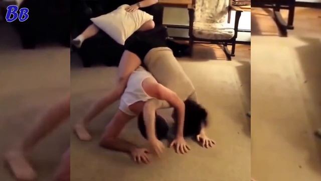 ДЕВУШКА БОРЕЦ ПРОТИВ ОБЫЧНОГО ПАРНЯ - ДОМАШНЯЯ БОРЬБА И УДУШАЮЩИЙ ФИНАЛ смотреть онлайн