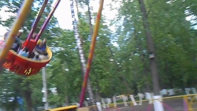 Аттракцион "Летающая тарелка" смотреть онлайн