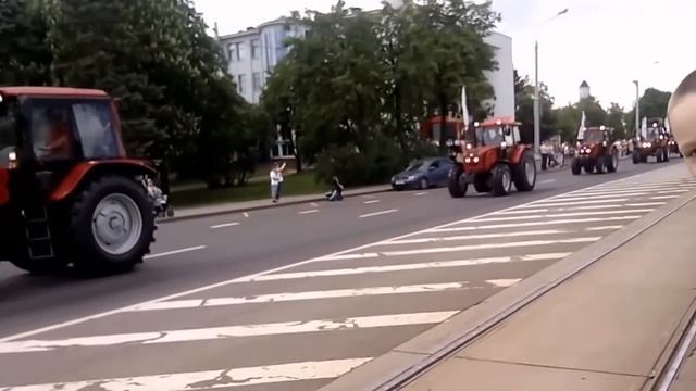 Парад тракторов МТЗ 70 лет Минск смотреть онлайн