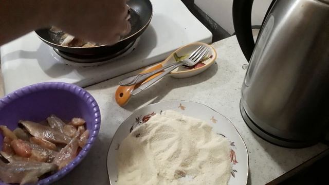 Жарим речного окуня.Очень вкусно. смотреть онлайн