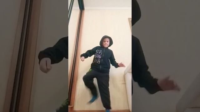 танец с ножками ещё раз на 100 подписчиков только уже лучше смотреть онлайн
