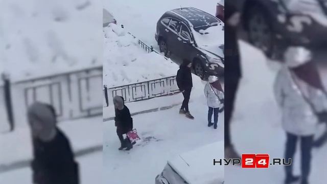 NUR24 REC Школьники Нового Уренгоя курят, автор возмущается. смотреть онлайн