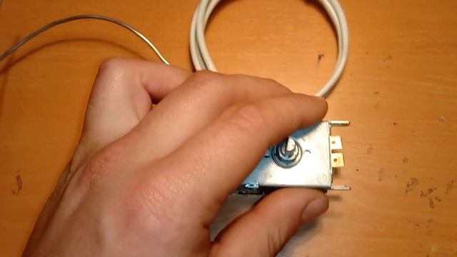 как настроить термостат холодильника