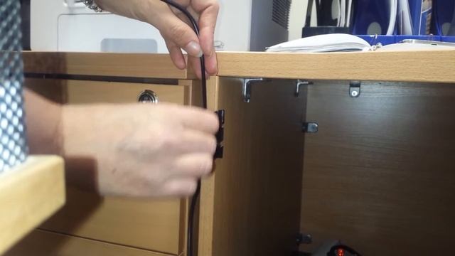 Мешающий шнур зарядки смотреть онлайн