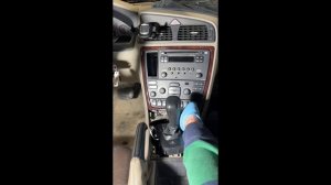 2007 Volvo XC70 radio removal ..