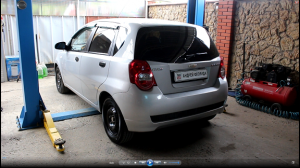 Замена задних тормозных колодок на Chevrolet Aveo 1,2 Шевроле Авео 2009 года