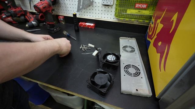 Repairing Red Bull Mini Fridge смотреть онлайн