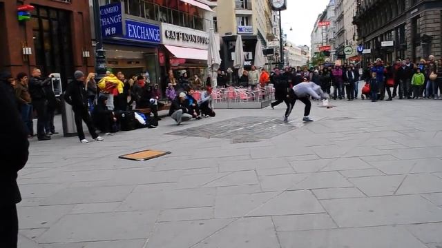 Брейкденс във Виена смотреть онлайн