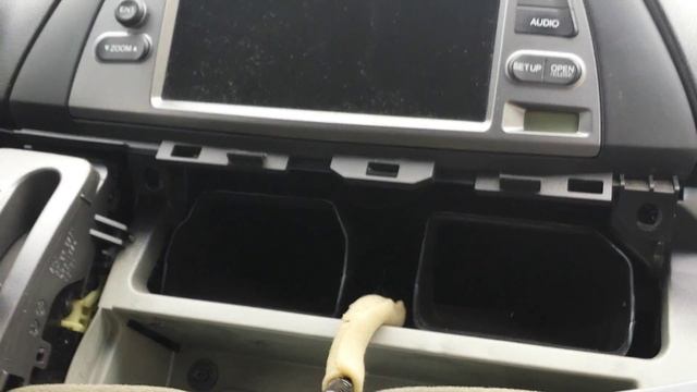 How to Remove Radio / Navigation Display from Honda Odyssey 2005 for Repair. смотреть онлайн