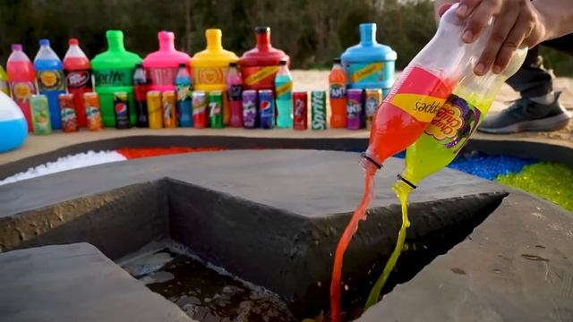 Как создать логотип мессенджера с помощью Orbeez & Cement, больших воздушных шаров Coca-Cola, Mirind смотреть онлайн