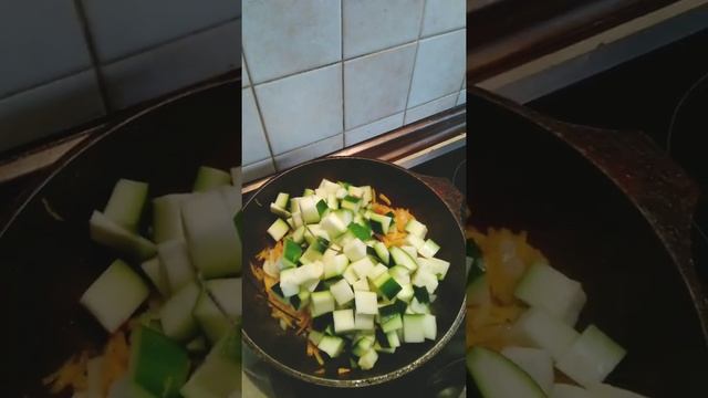 Куриные сердечки с кабачком ? смотреть онлайн