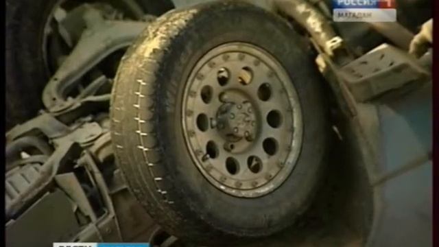 Микроавтобус перевернулся прямо у подъезда дома смотреть онлайн