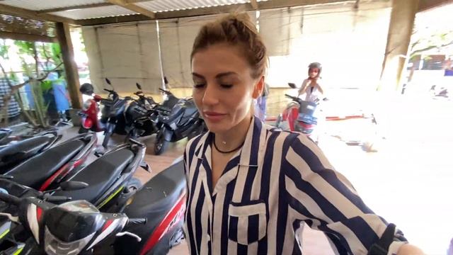 Как платить за границей рублями и оформить индонезийскую карту. Бразильский клуб на Бали