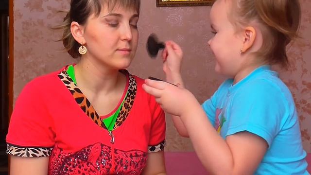 Дочь делает макияж Маме/ Накрасила так накрасила/Сделала МАМУ еще красивее? смотреть онлайн