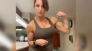 Amazing Muscle Girl Flex Biceps & Back