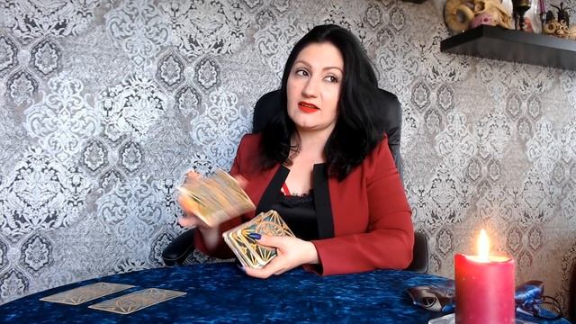 Онлайн расклад: " Сделает ли он первый шаг?" Набор на обучение карт Таро смотреть онлайн