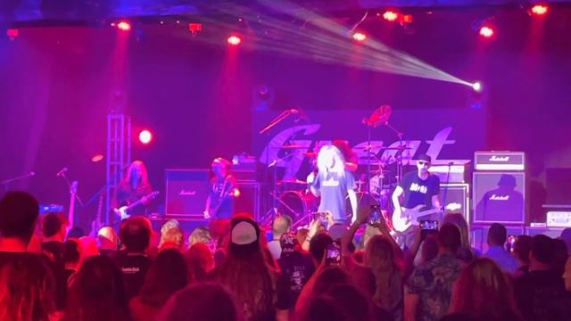 Great White - Rock Me - Monsters of Rock Cruise 2023 (new singer - Brett Carlisle) смотреть онлайн