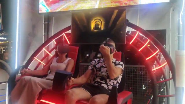 ТОТ момент,когда не можешь объяснить своему мозгу,что это всего лишь 3Д 😁 смотреть онлайн