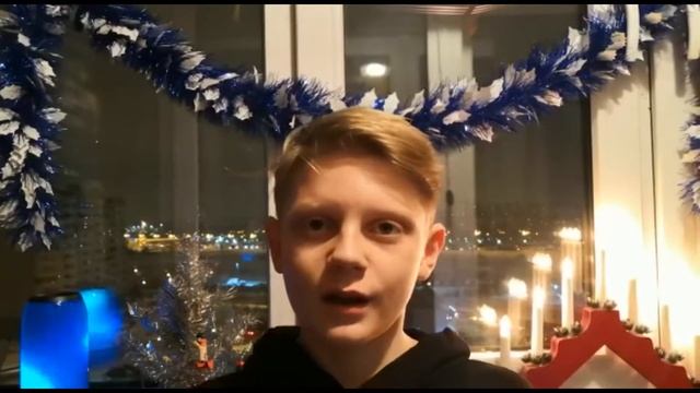 10 Новогодних и Рождественских песен смотреть онлайн