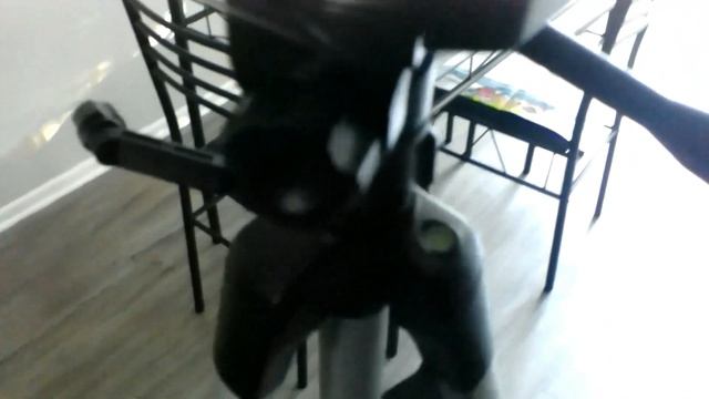 AMAZON UNIVERSAL TRIPOD REVIEW!! FITS EVERY CAMERA!? *detailed review* смотреть онлайн