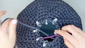 Кошку не вытащить из этого уютного гнездышка! Вяжем крючком домик для питомца