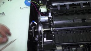 Сборка и проверка принтера HP Deskjet Ink Advantage 5525.