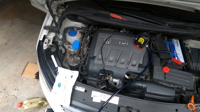 замена масла и масляного фильтра в машине VW-Touran с помощью одного электро прибора смотреть онлайн